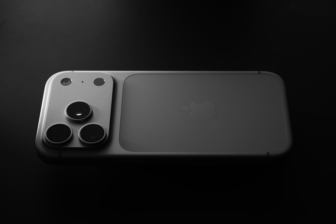 苹果 iOS 18 的 AI 野心：不止于升级 Siri，而是重塑整个 iPhone 交互逻辑