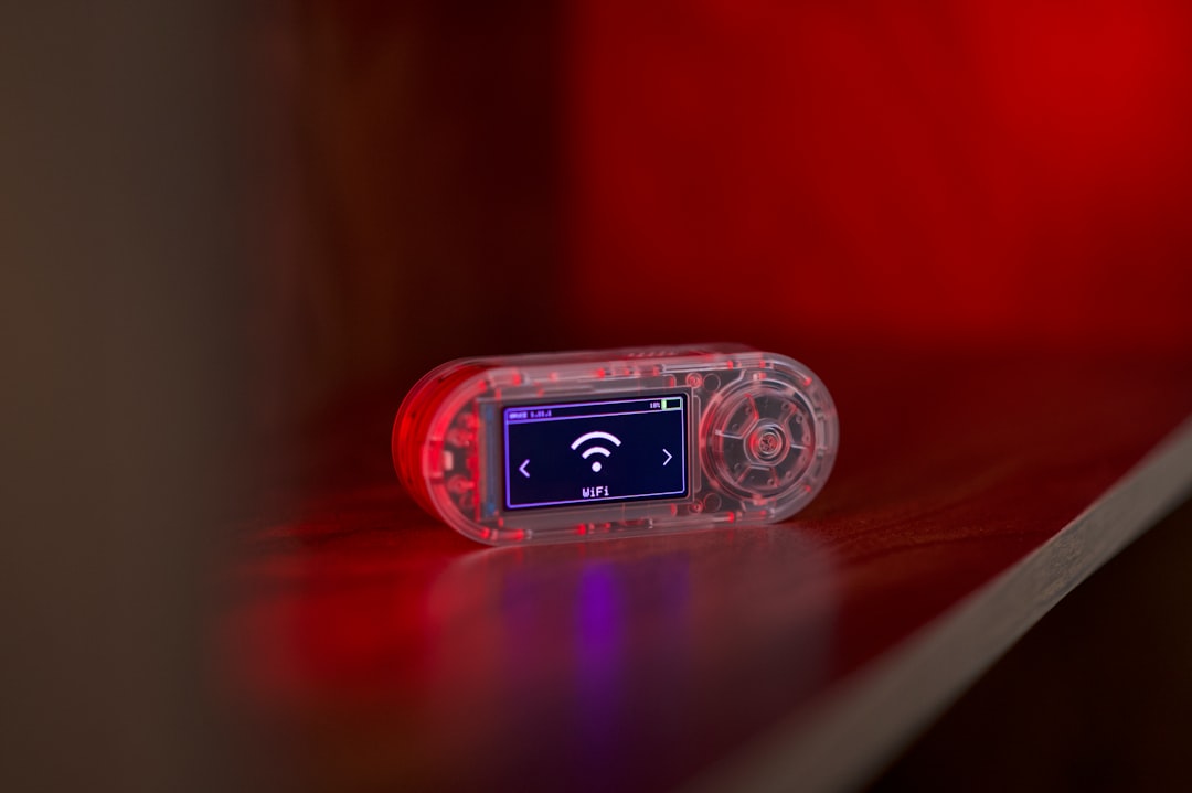 智能设备不再“裸奔”：前沿技术如何为数十亿物联网终端穿上安全铠甲？